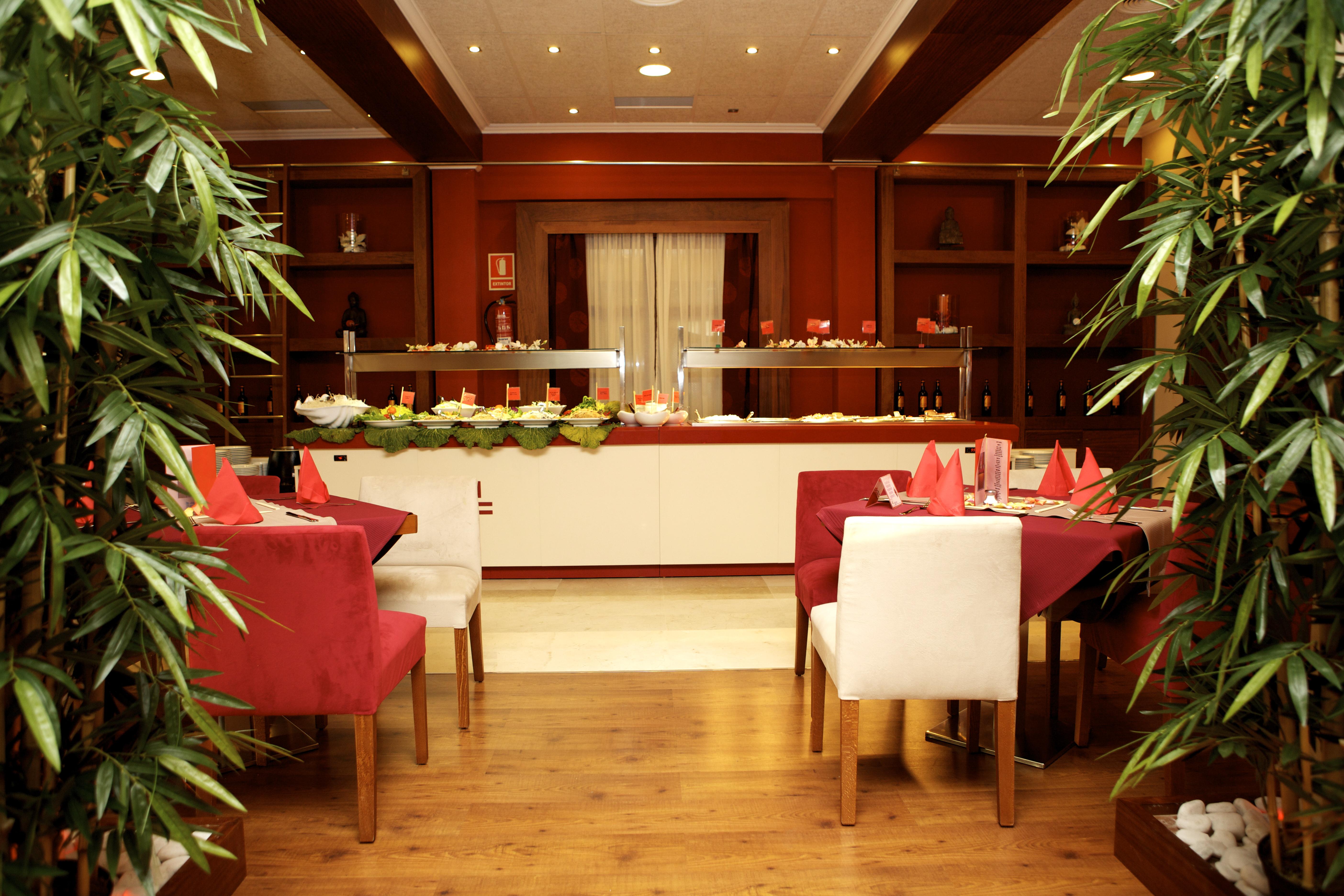 Sahara Nubia Gobi 호텔 Ses Cadenes 외부 사진 A restaurant in Madrid, Spain.