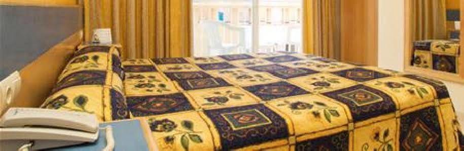 Sahara Nubia Gobi 호텔 Ses Cadenes 외부 사진 A room at the hotel